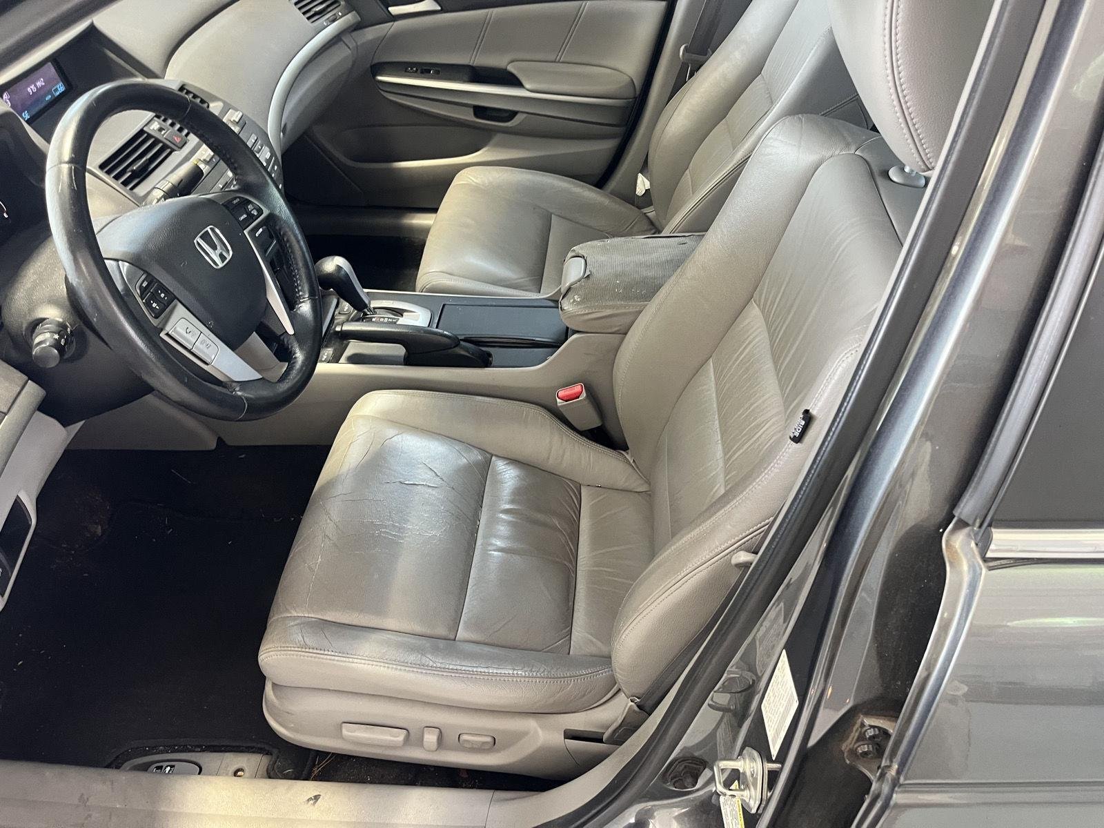 Used 2010 Polished Metal Metallic Honda EX-L image 16
