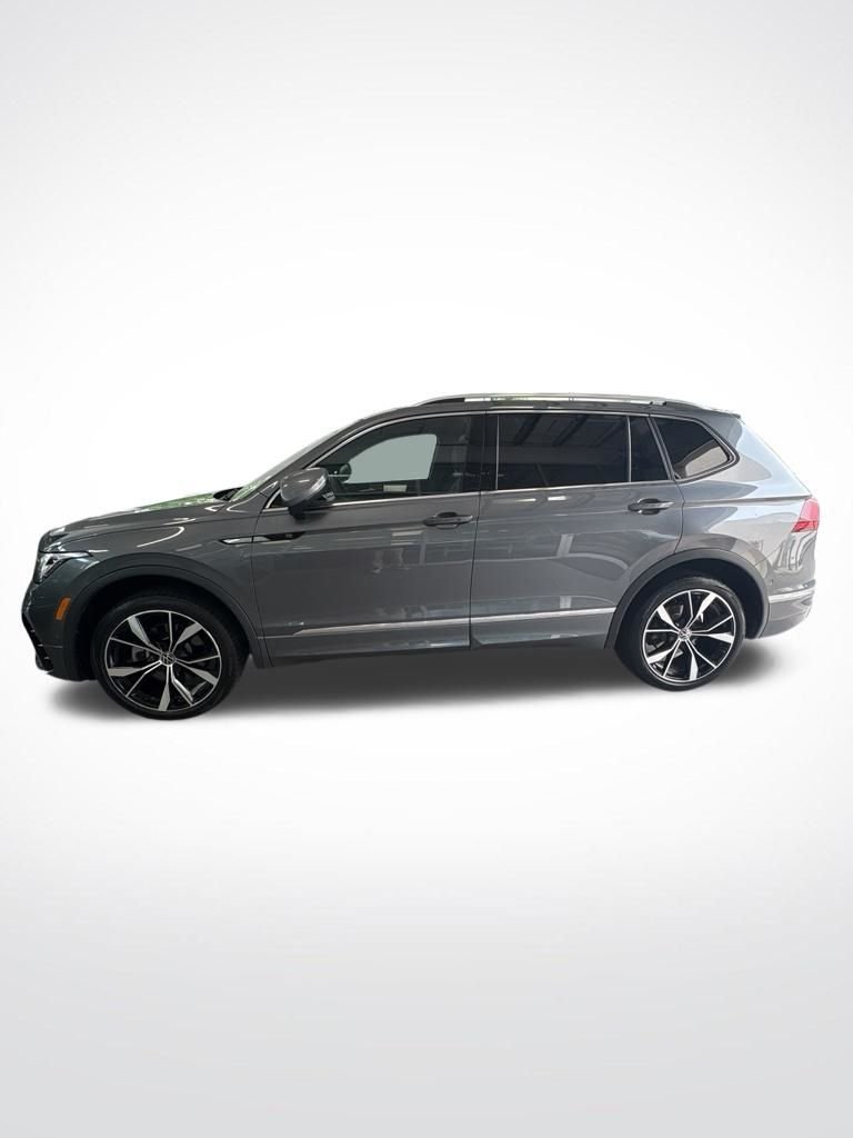 Used 2023 Gray Volkswagen 2.0T SEL R-Line image 5