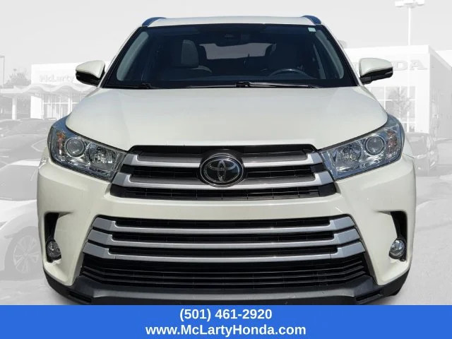 Used 2018 Blizzard Pearl Toyota XLE image 5