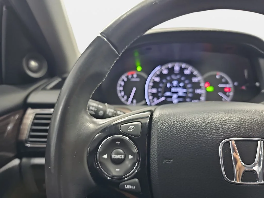 Used 2017  Honda EX-L image 17