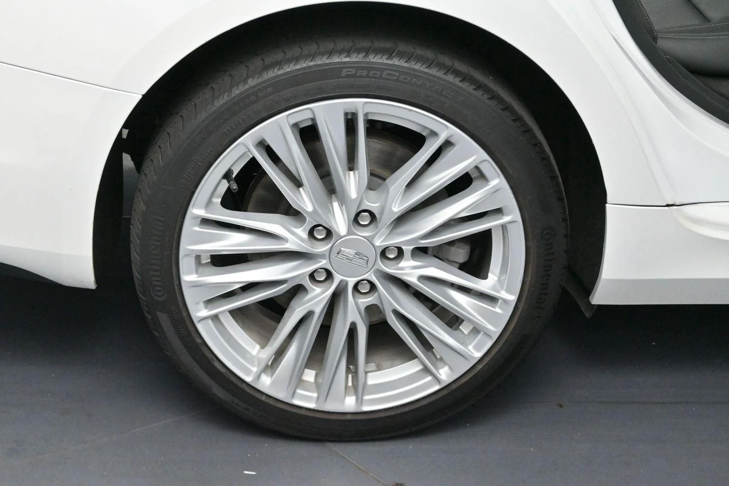 Used 2022 Crystal White Tricoat Cadillac Premium Luxury image 35