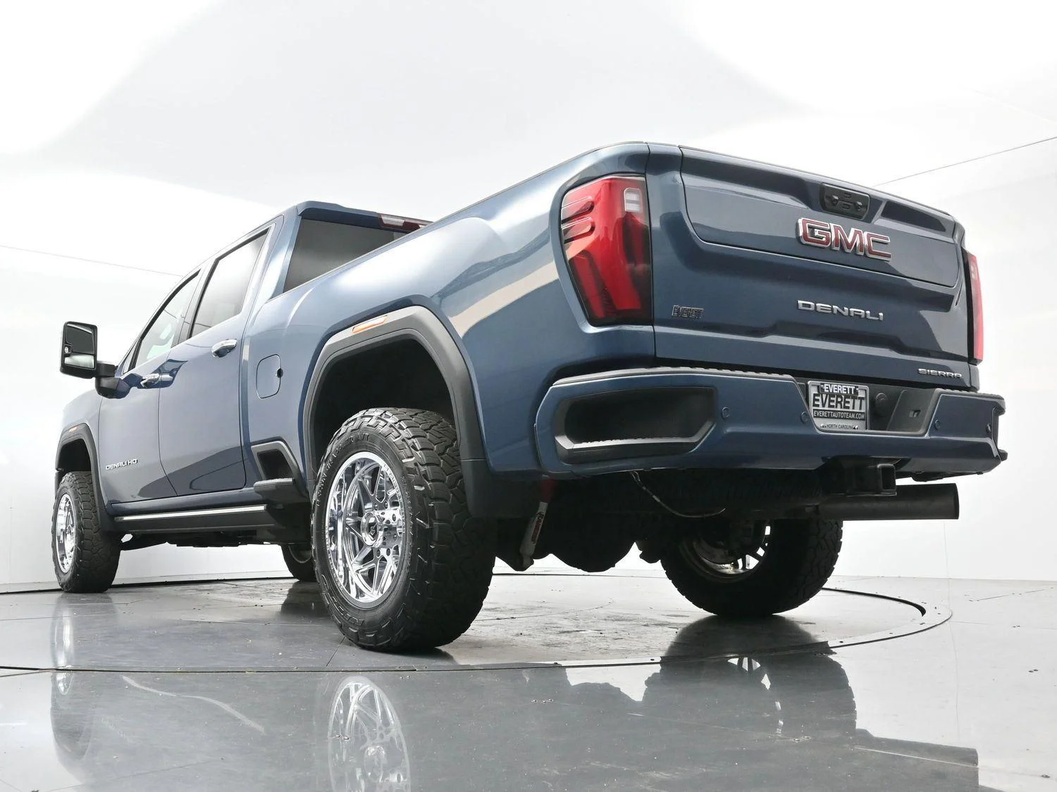 Used 2024 Downpour Metallic GMC Denali image 43
