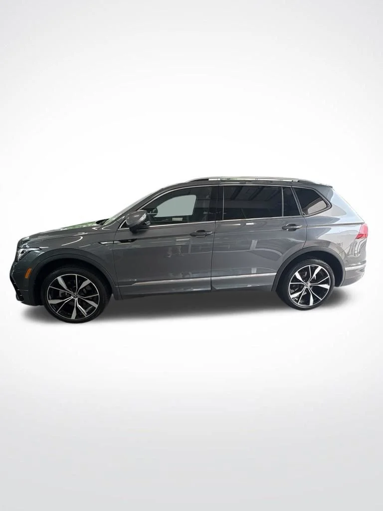 Used 2023 Gray Volkswagen 2.0T SEL R-Line image 5