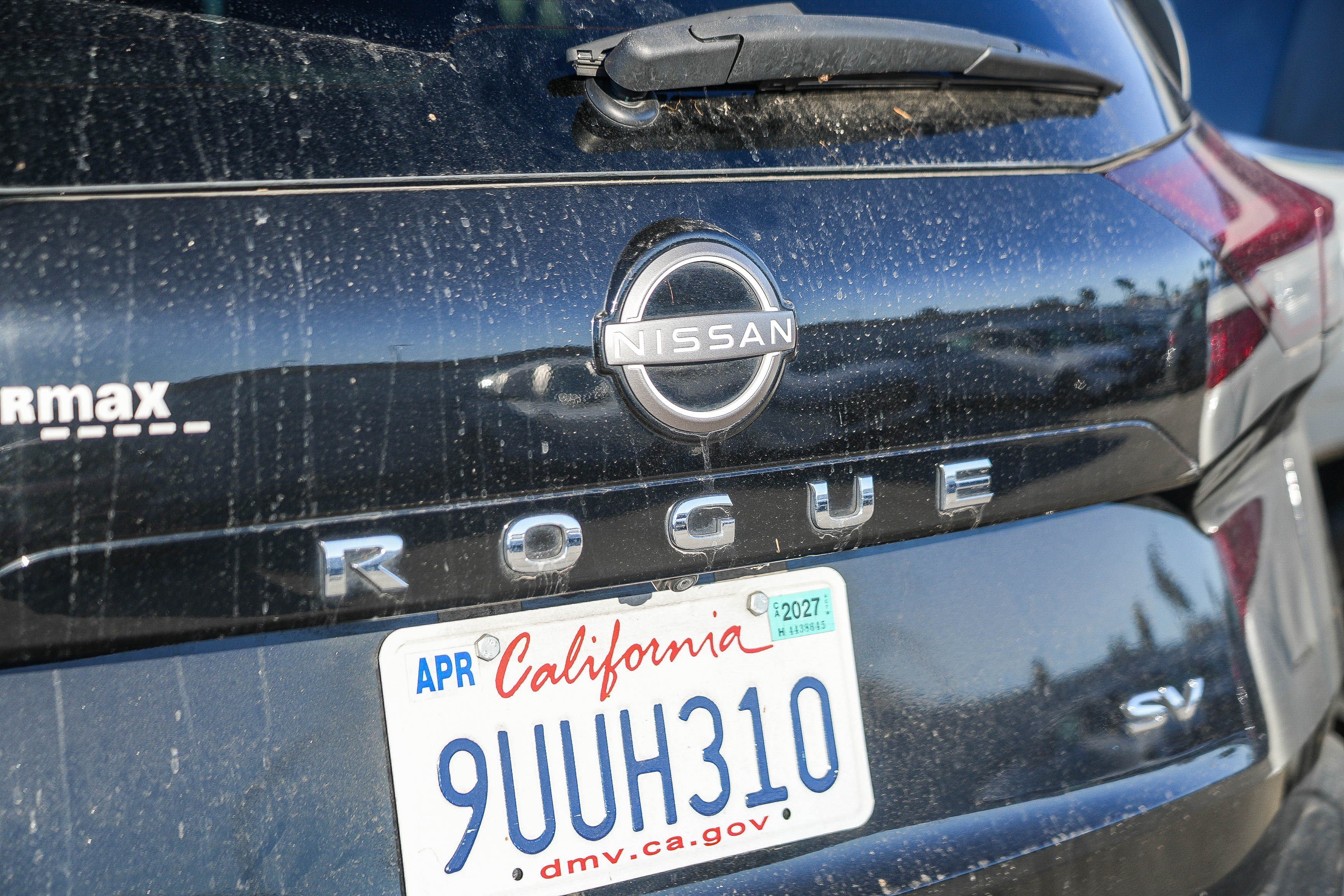 Used 2023 Super Black Nissan SV image 11