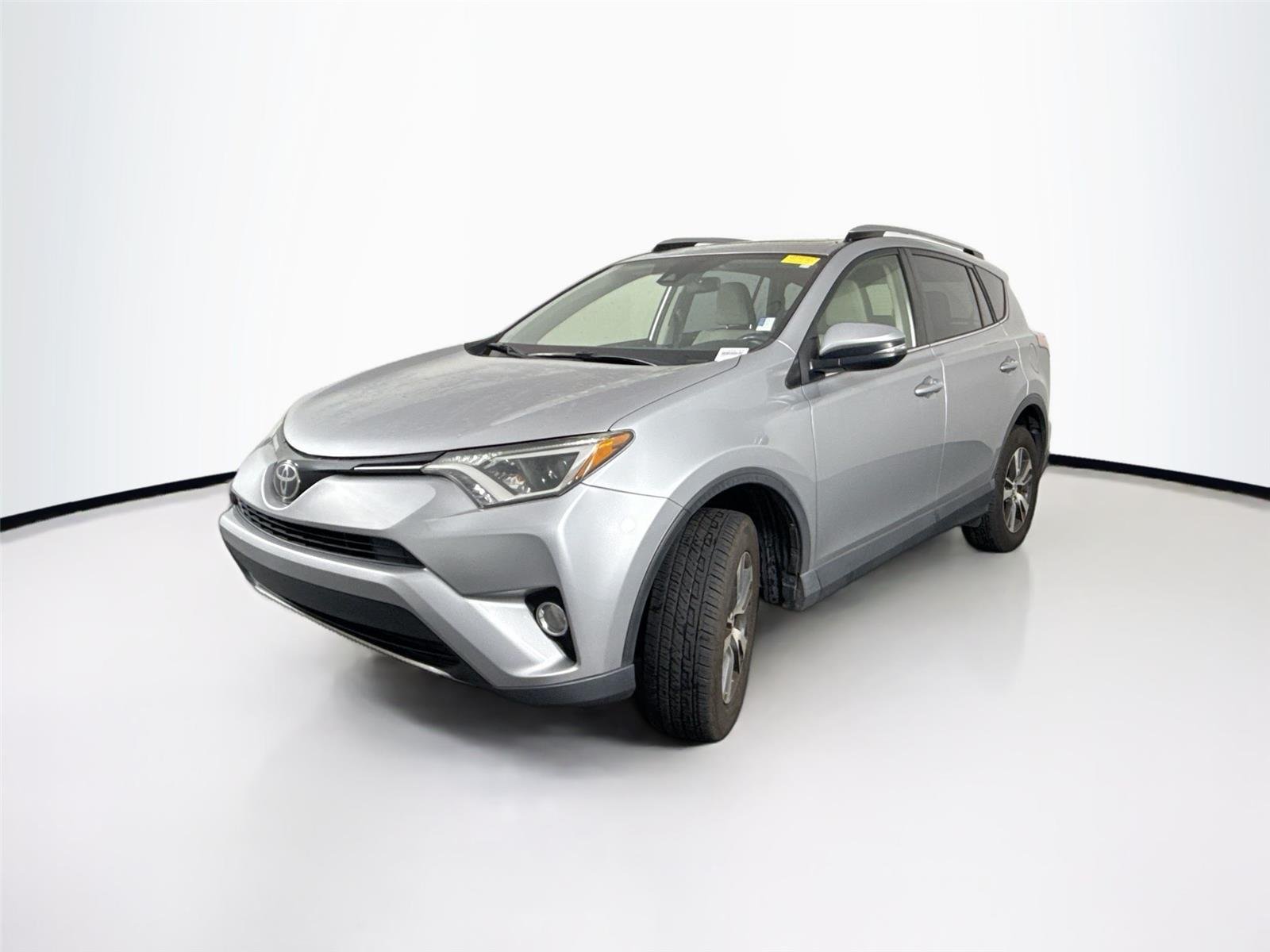 Used 2018 Silver Sky Metallic Toyota XLE image 2