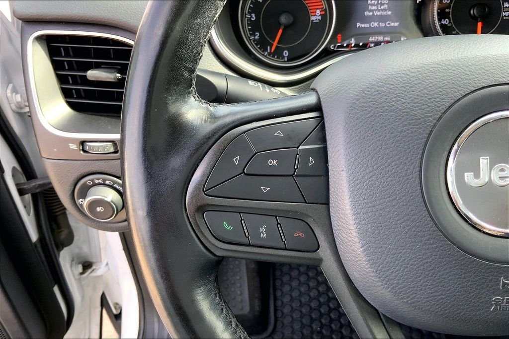 Used 2020 Bright White Clearcoat Jeep Trailhawk image 17