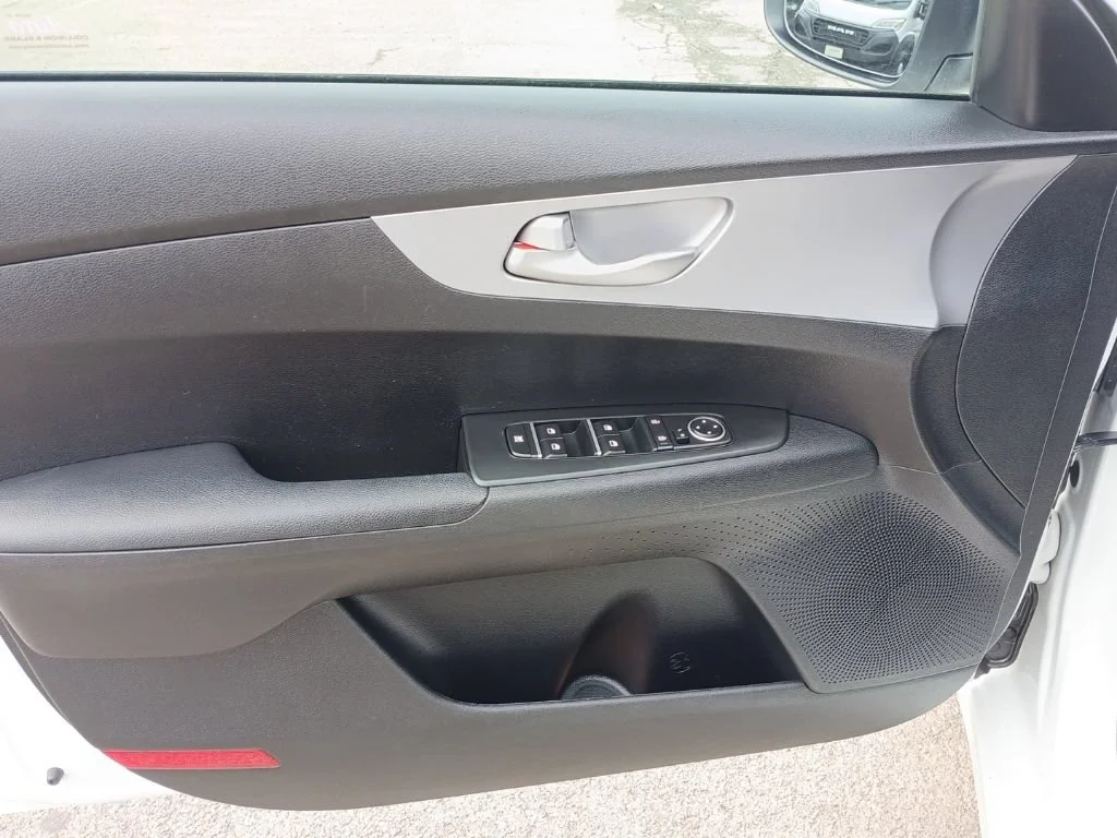 Used 2023 White Kia LXS image 24