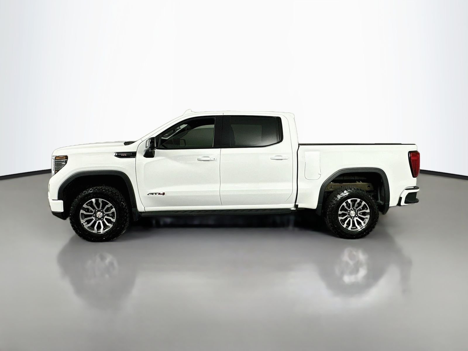 Used 2022 Summit White GMC AT4 image 4