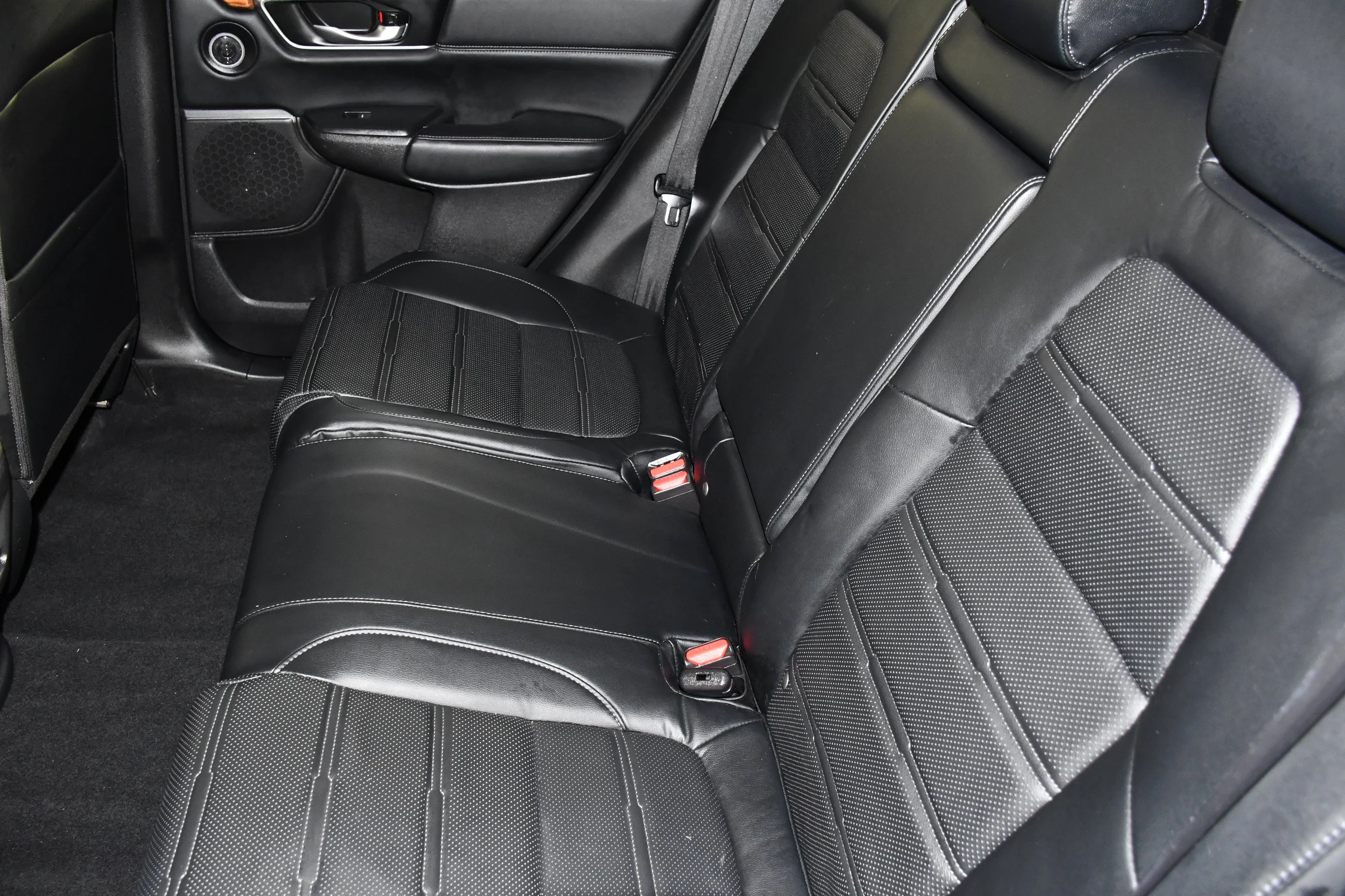 Used 2019 Lunar Silver Metallic Honda Touring image 49