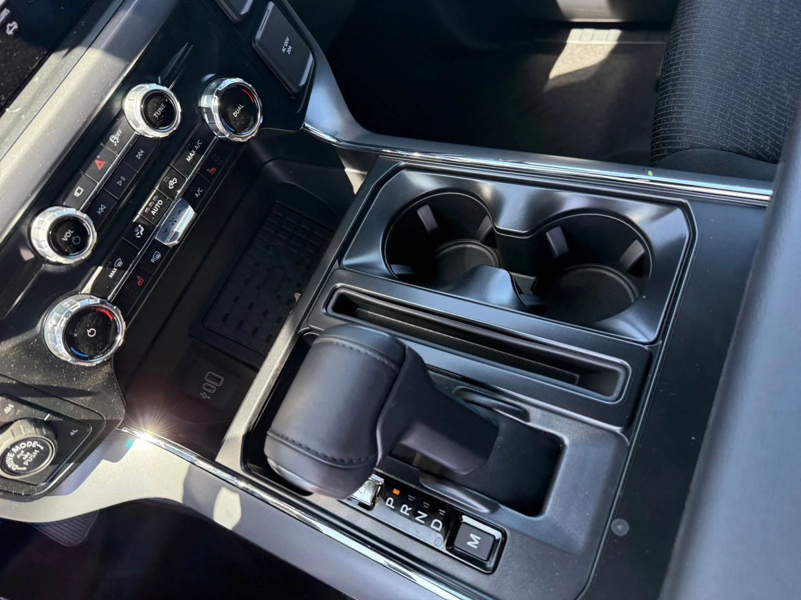2025 Ford F-150 XLT - Photo 13
