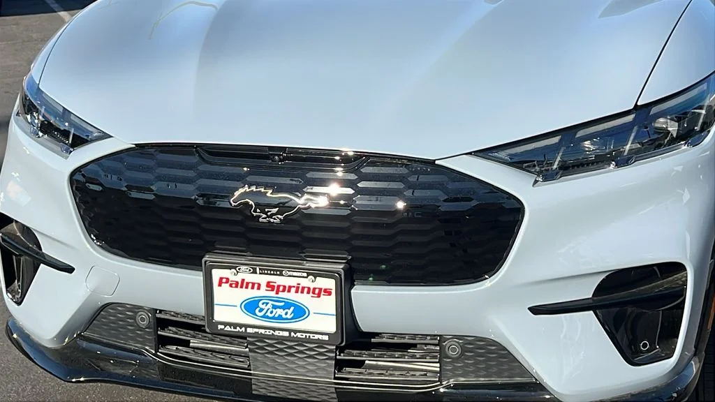 New 2026 Glacier Gray Metallic Tri-coat Ford Premium image 3