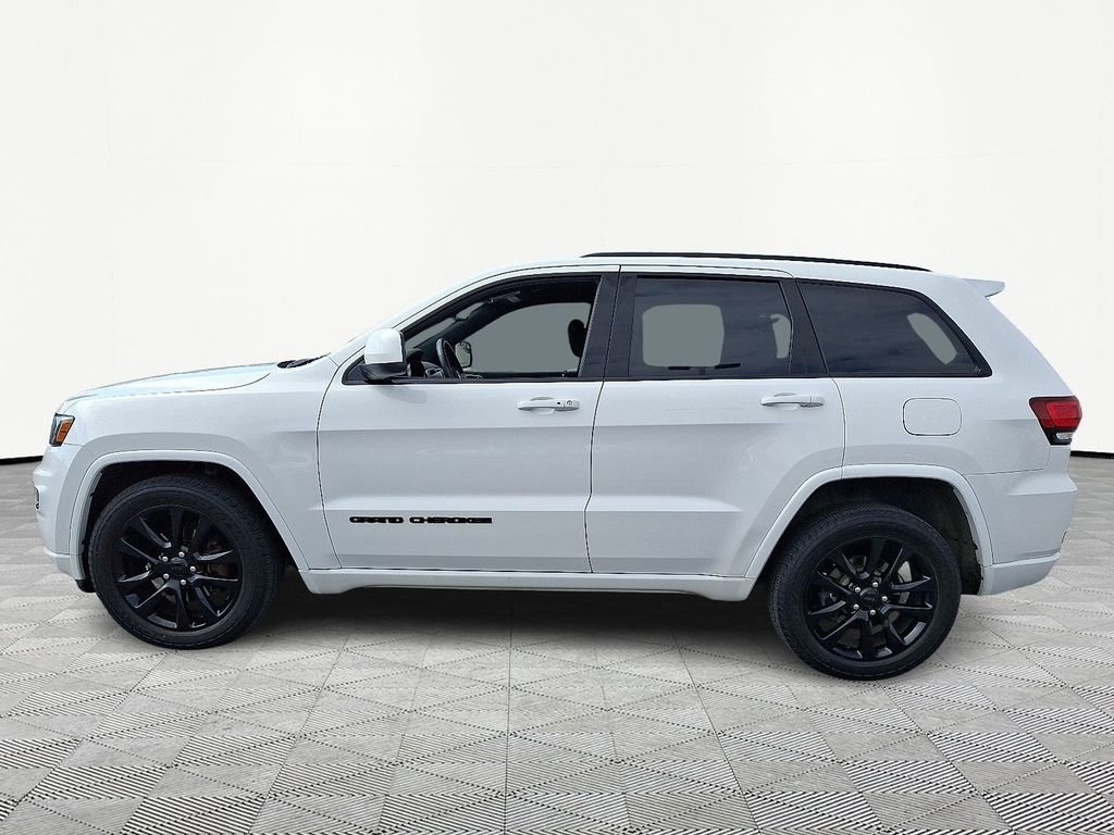 Used 2017 White Jeep Altitude image 4