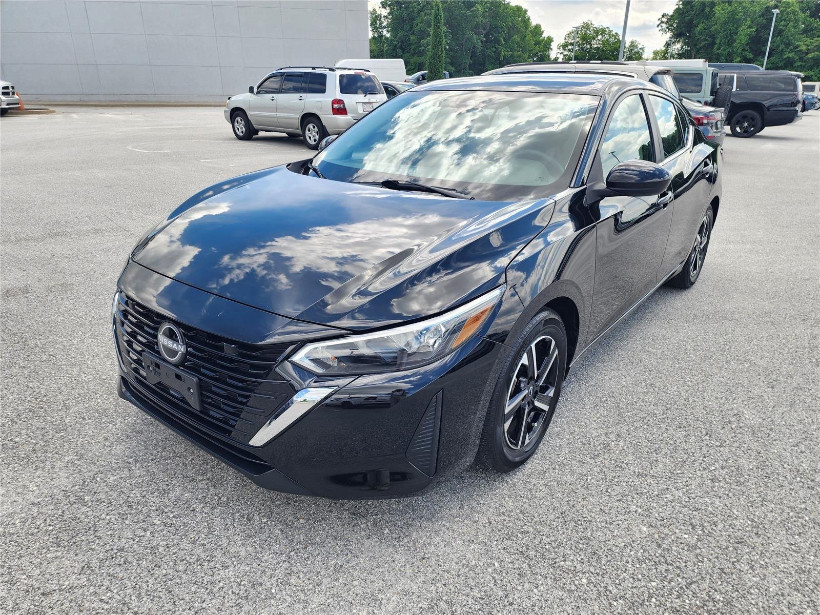 Used 2025 Super Black Nissan SV image 3