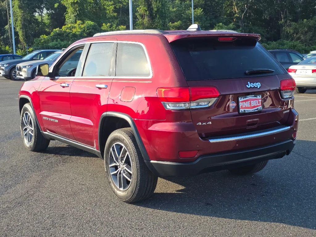 Used 2018 Velvet Red Pearl Coat Jeep Limited image 13