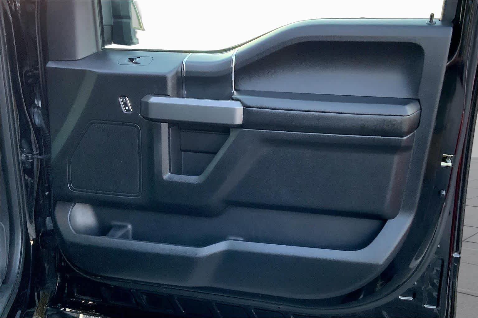 Used 2018 Shadow Black Ford XLT image 21