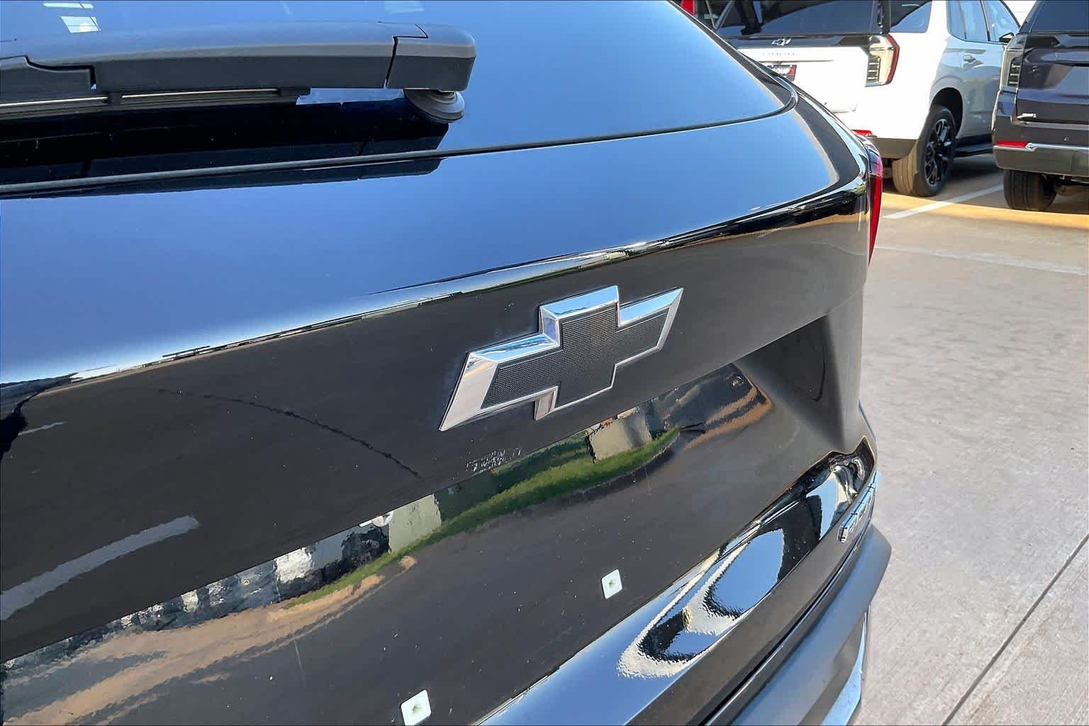 Used 2024 Mosaic Black Metallic Chevrolet ACTIV image 30