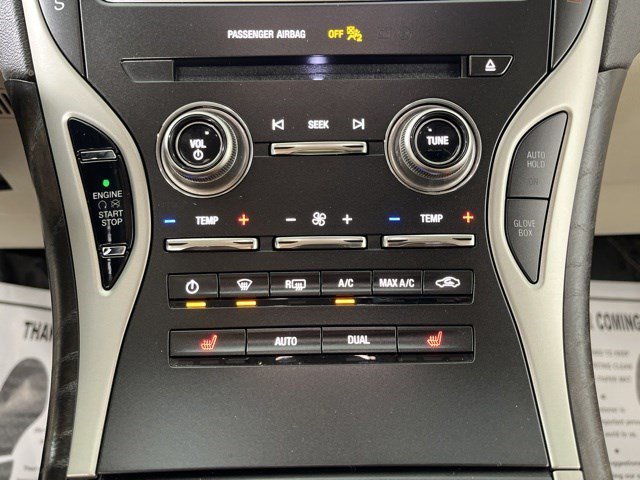 Used 2019 White Platinum Clearcoat Metallic Lincoln Select image 22