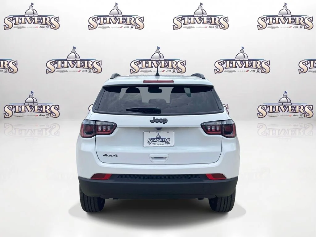 New 2026 Bright White Clear-Coat Exterior Paint Jeep Latitude Altitude image 5