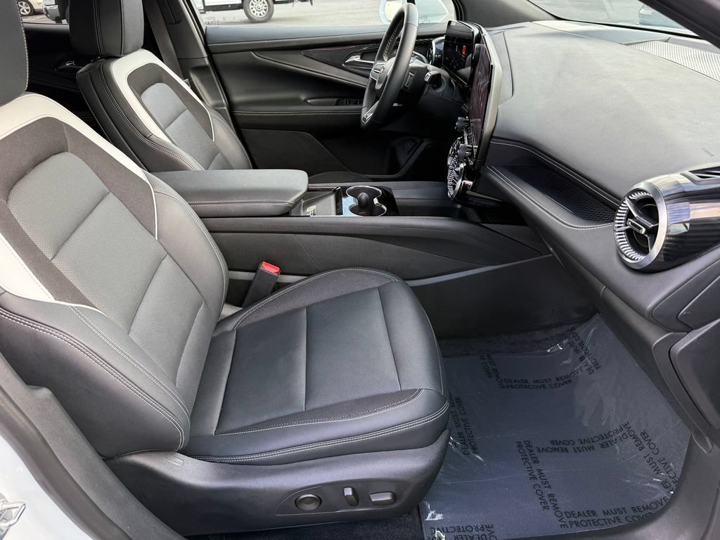 Used 2024 Summit White Chevrolet LT image 16