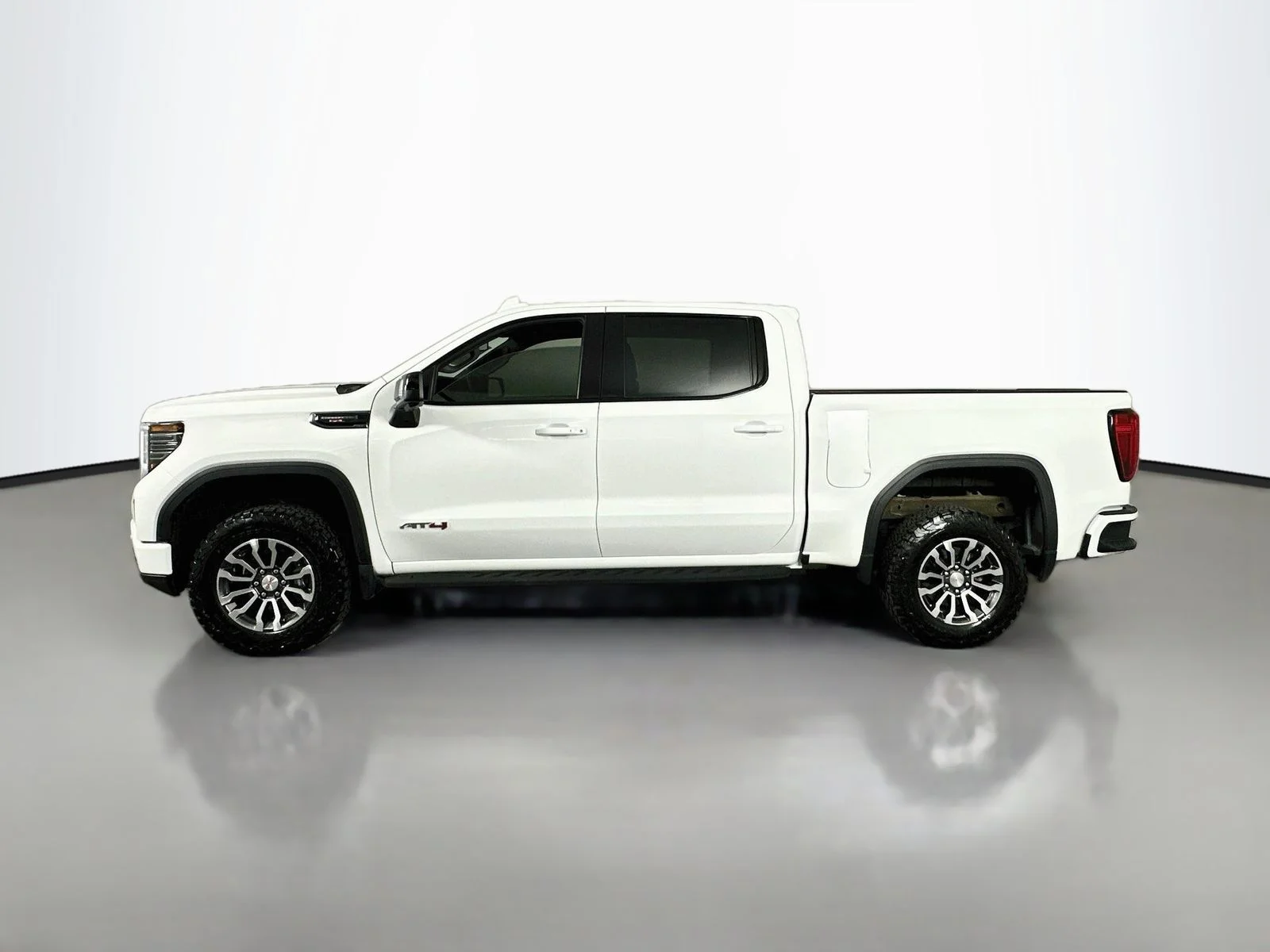Used 2022 Summit White GMC AT4 image 4