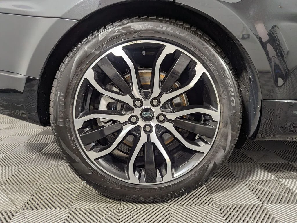 Used 2022 Black Land Rover HSE Silver Edition image 28