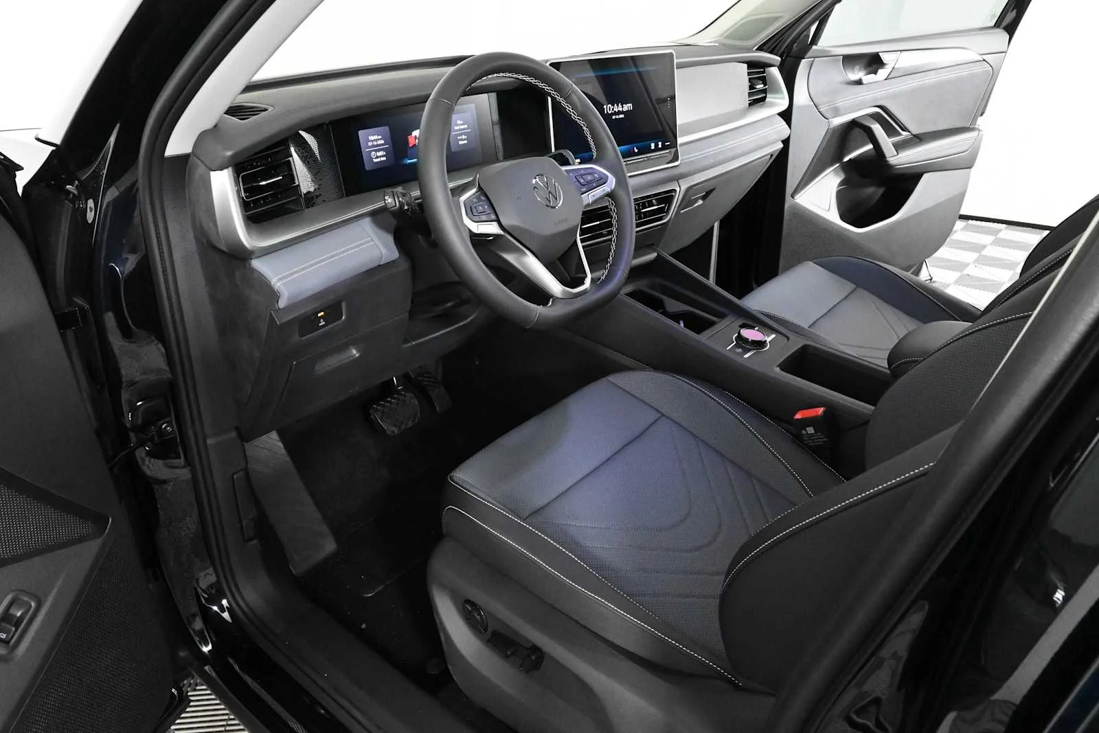 New 2026 Deep Black Pearl Volkswagen SE image 18