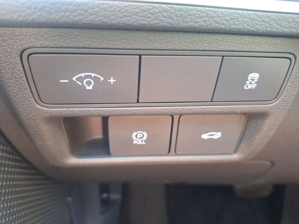 Used 2025 Red Hyundai SEL image 12