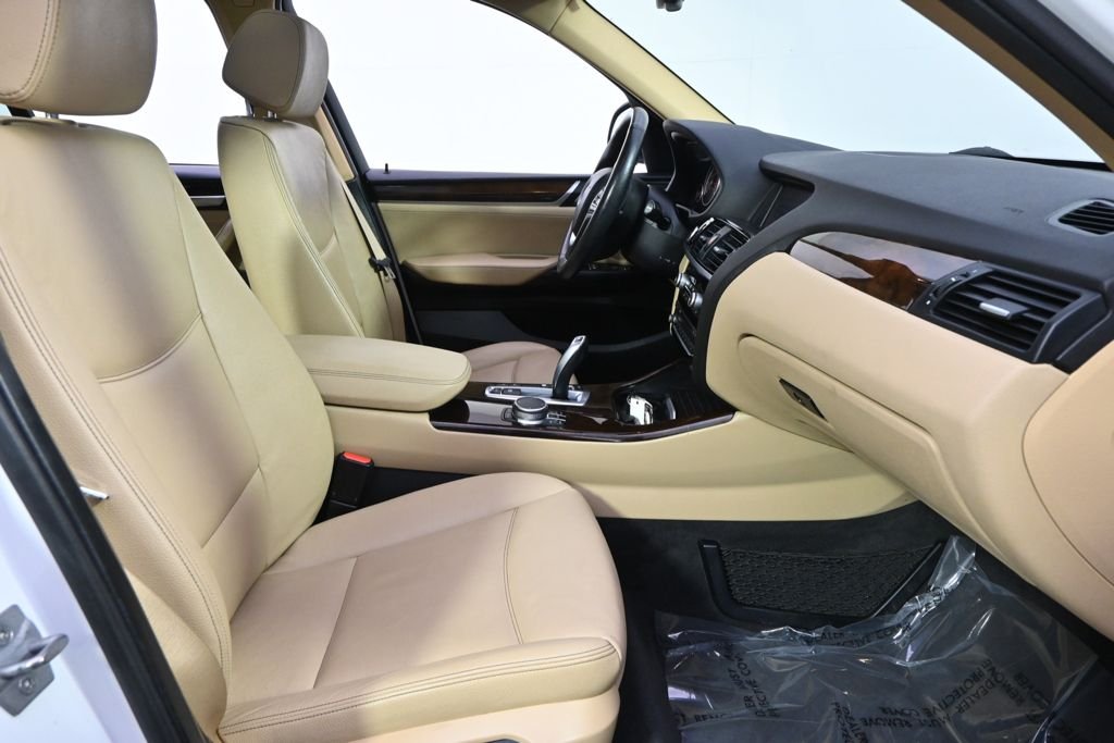 Used 2017 White Metallic BMW xDrive28i image 16