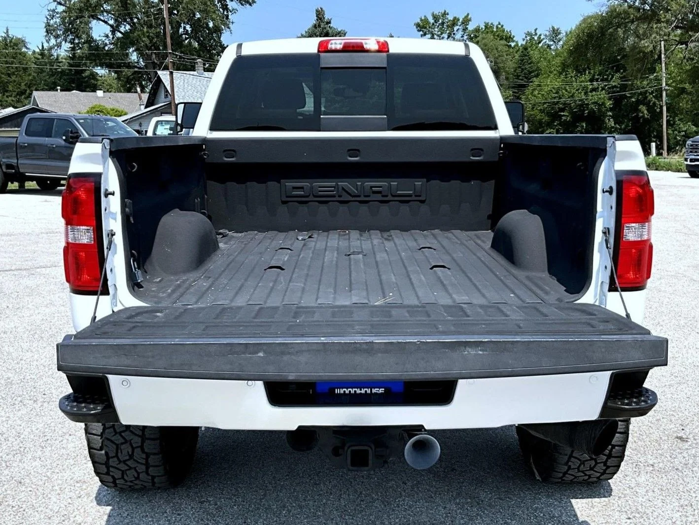 Used 2018 White GMC Denali image 9
