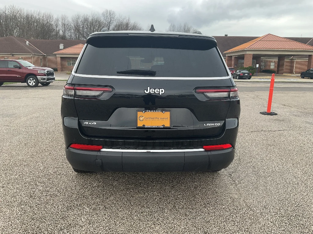 Certified Used 2024 Diamond Black Crystal Pearl Coat Jeep Laredo X image 6