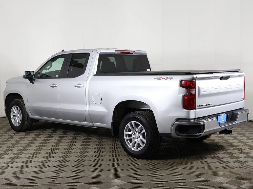 Used 2022 Silver Ice Metallic Chevrolet LT image 8