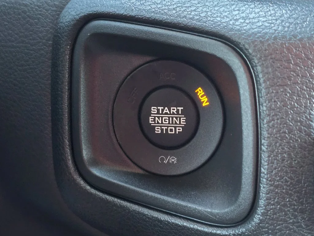 New 2027 White/off-white Jeep Sport S image 31