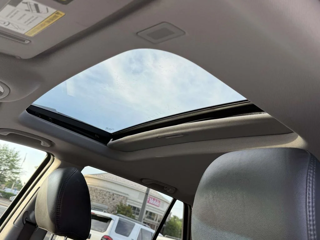 Used 2011 Gray Hyundai Limited image 4