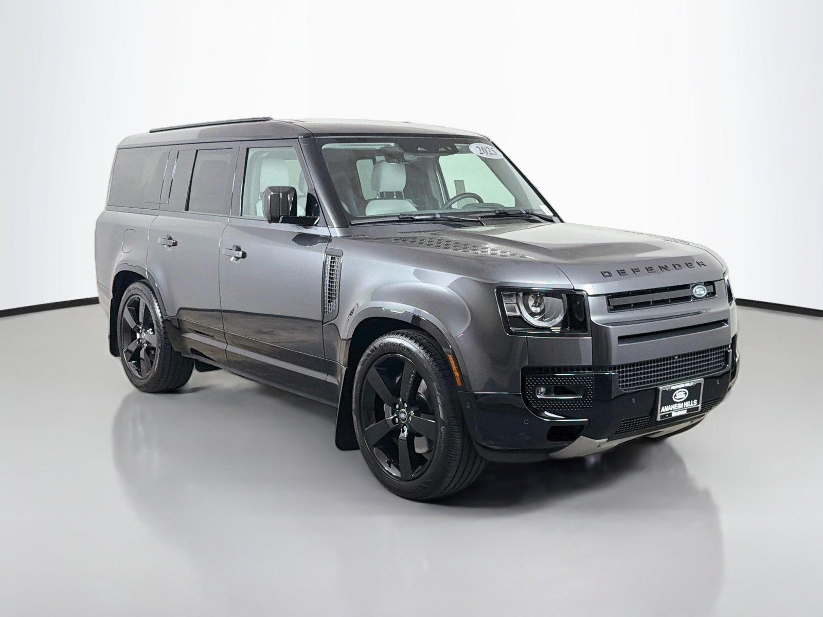 Certified Used 2025 Carpathian Gray Premium Metallic Land Rover X-Dynamic SE image 7
