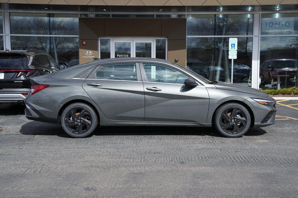 New 2026 Amazon Gray Hyundai SEL Sport Premium image 3