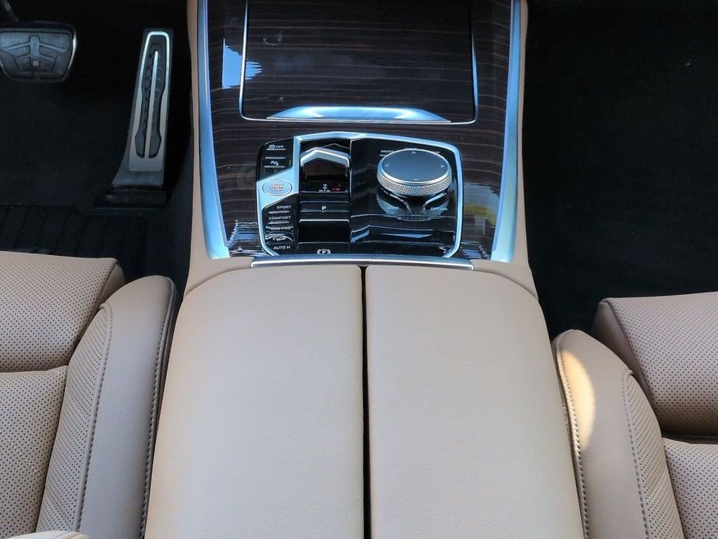 New 2026 White Metallic BMW xDrive40i image 19
