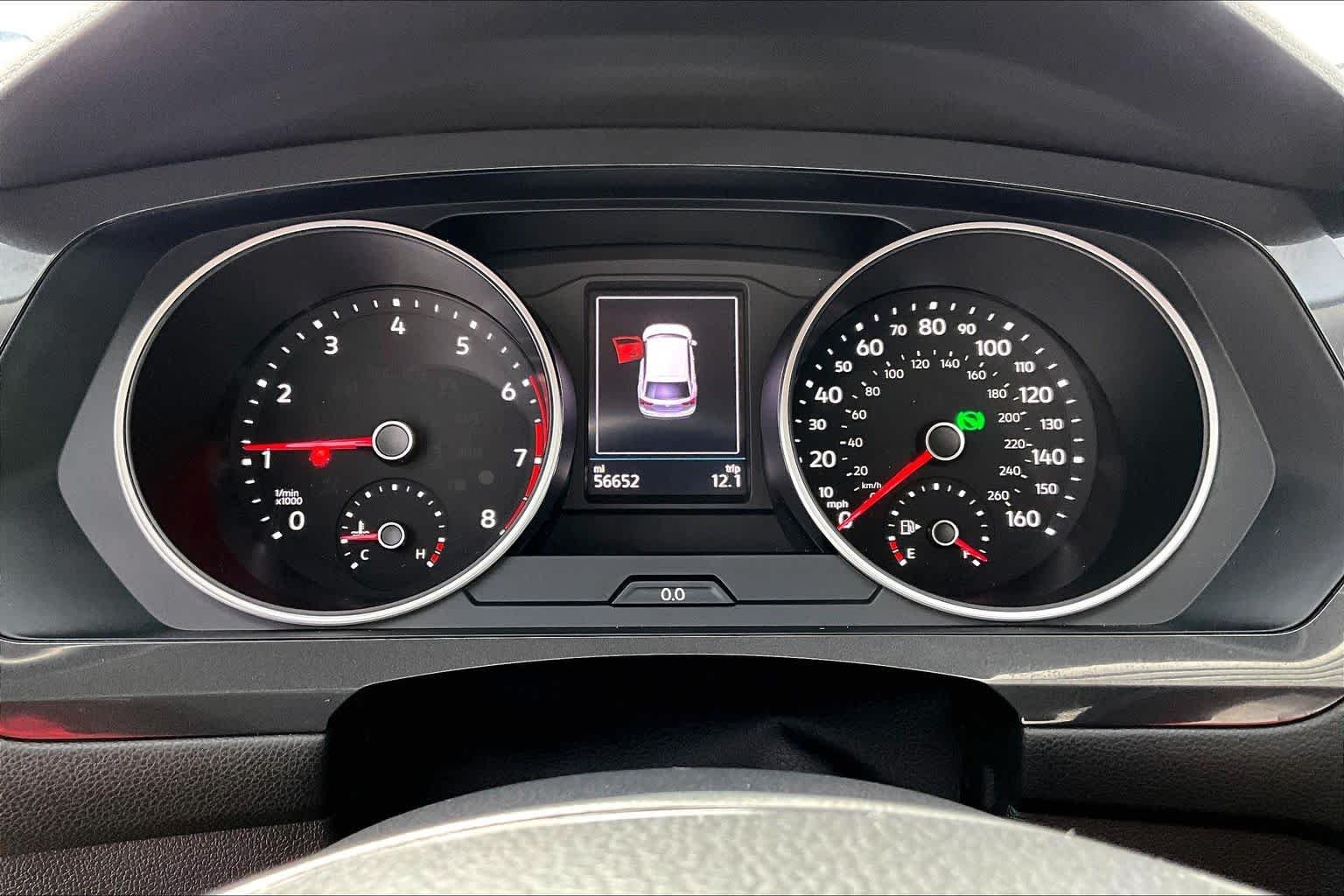 Used 2019 Pure White Volkswagen SE image 27
