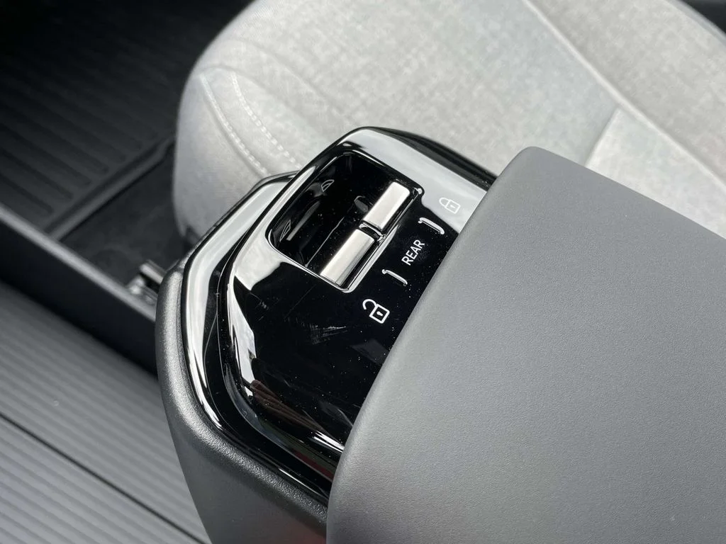 New 2025 Onyx Black Volvo Ultra image 17