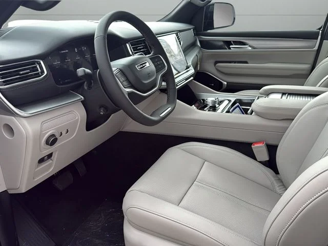 New 2026 Bright White Clear-Coat Exterior Paint Jeep Limited Reserve image 17