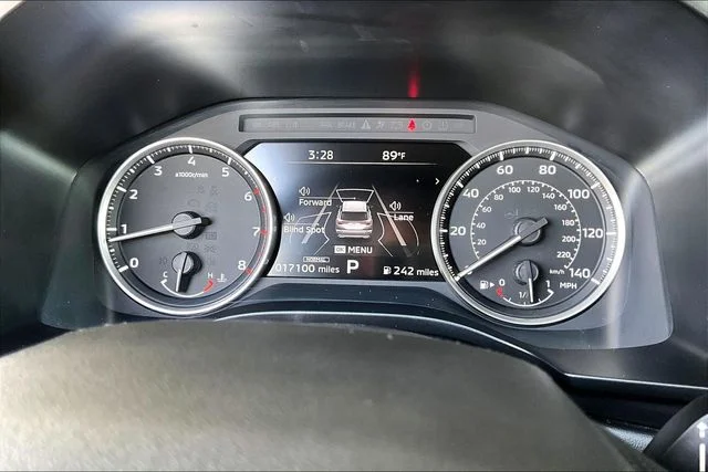 Used 2025 Gray Mitsubishi SE image 12