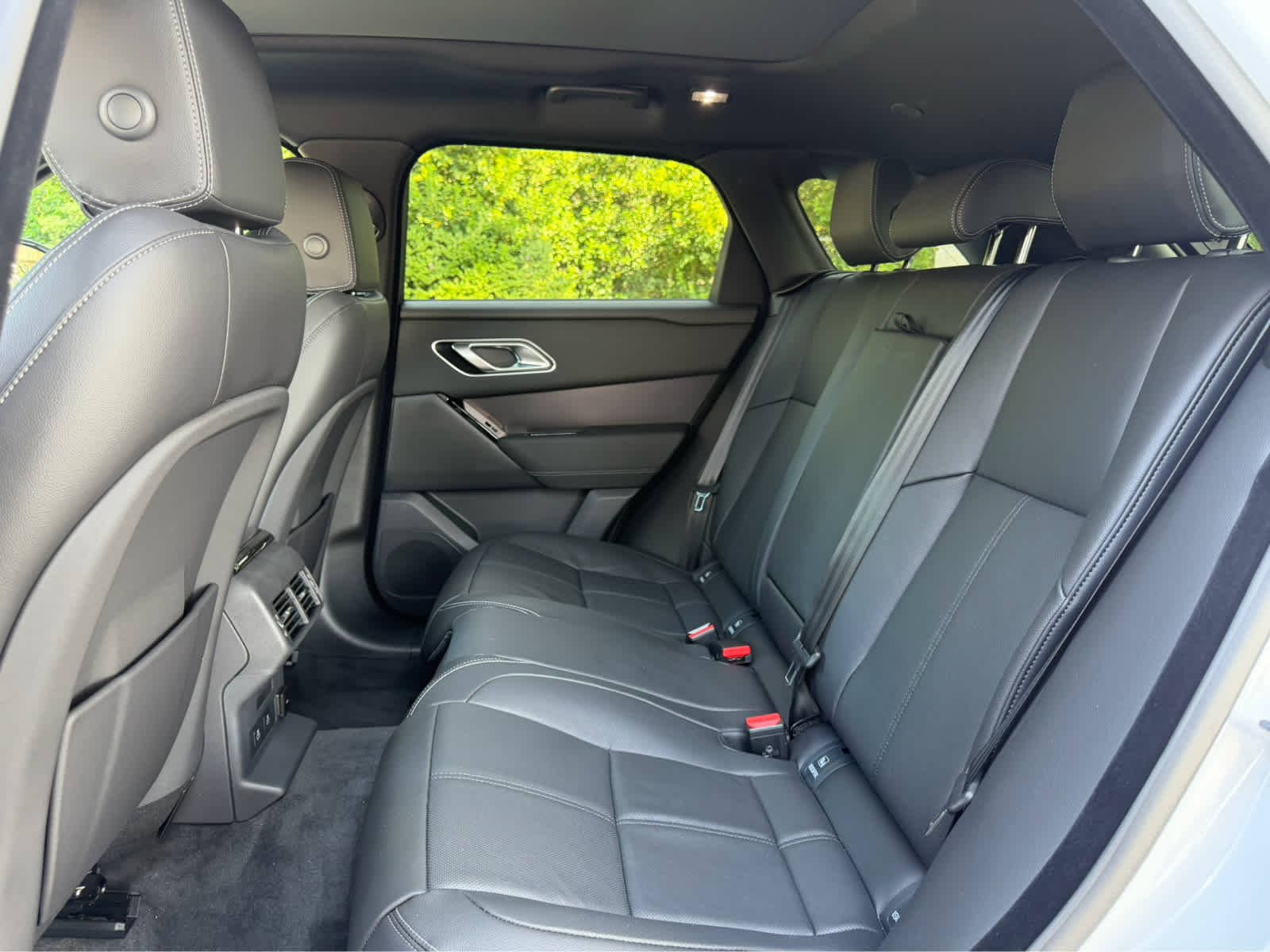 New 2026 Fuji White Land Rover Belgravia Edition image 11