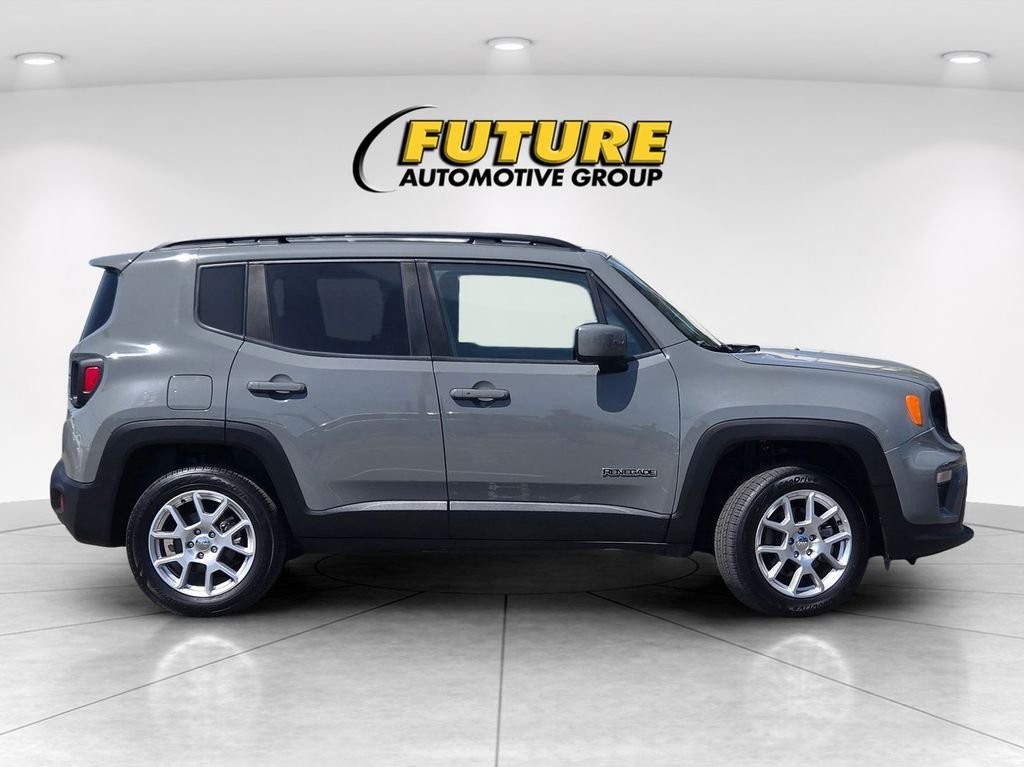 Used 2021 Gray Jeep Latitude image 3