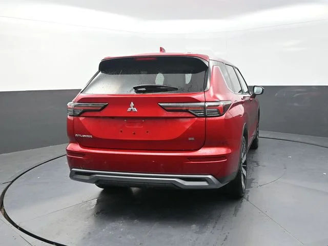 Used 2025  Mitsubishi SE image 7