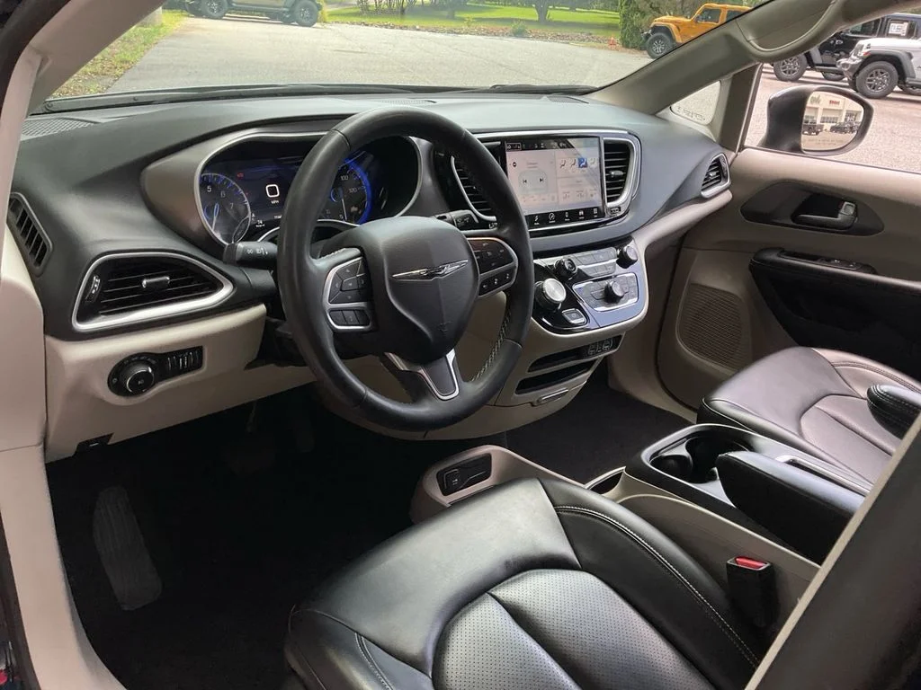 Used 2023 Blue Chrysler Touring L image 22