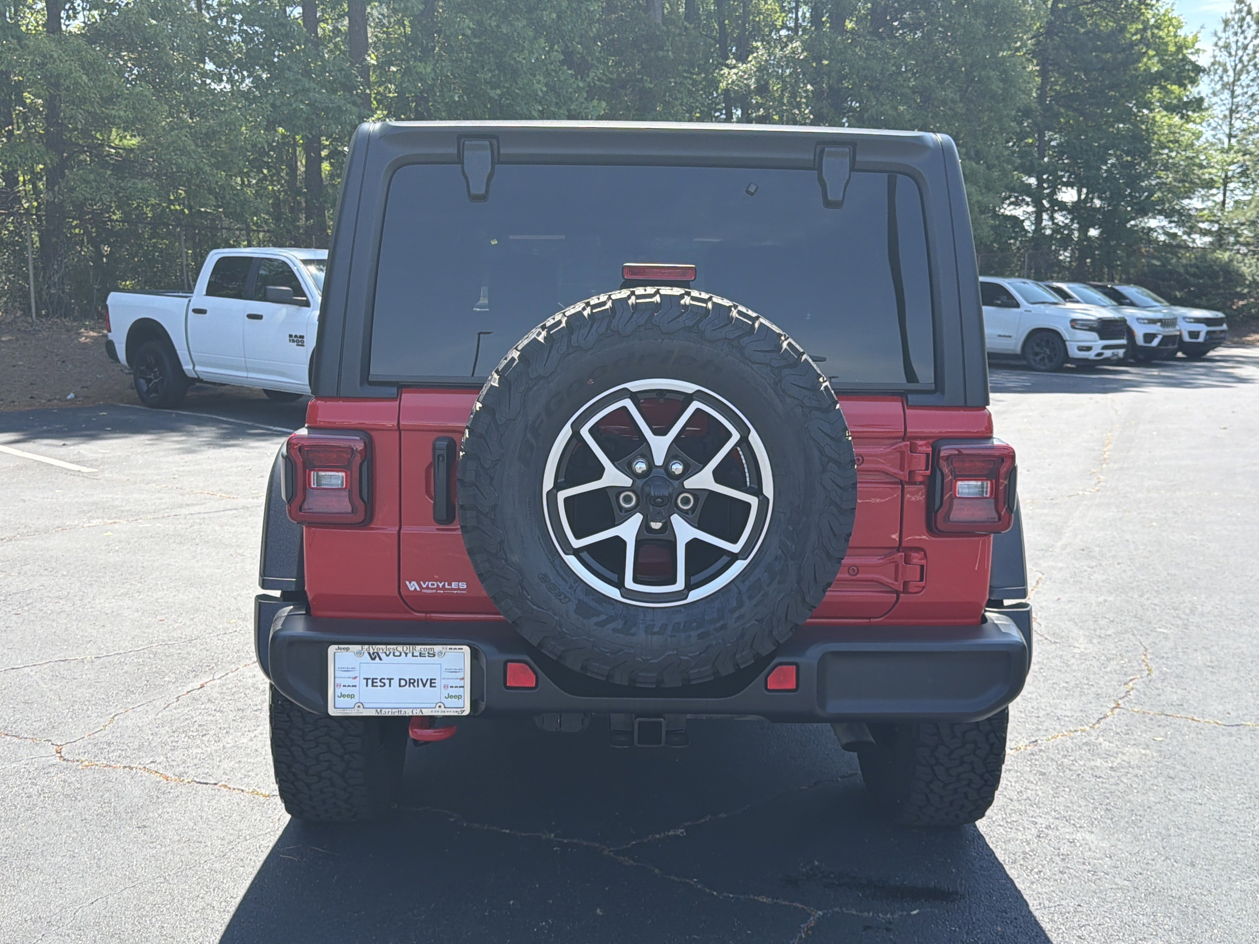 Used 2025 Firecracker Red Clearcoat Jeep Rubicon image 13