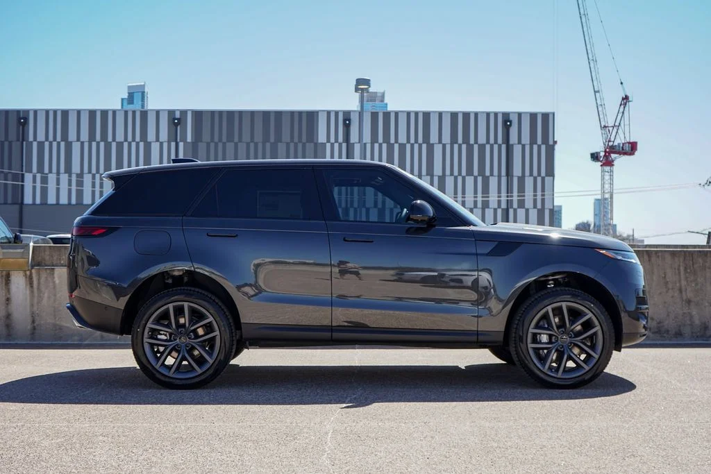New 2026 Carpathian Gray Premium Metallic Land Rover SE image 11