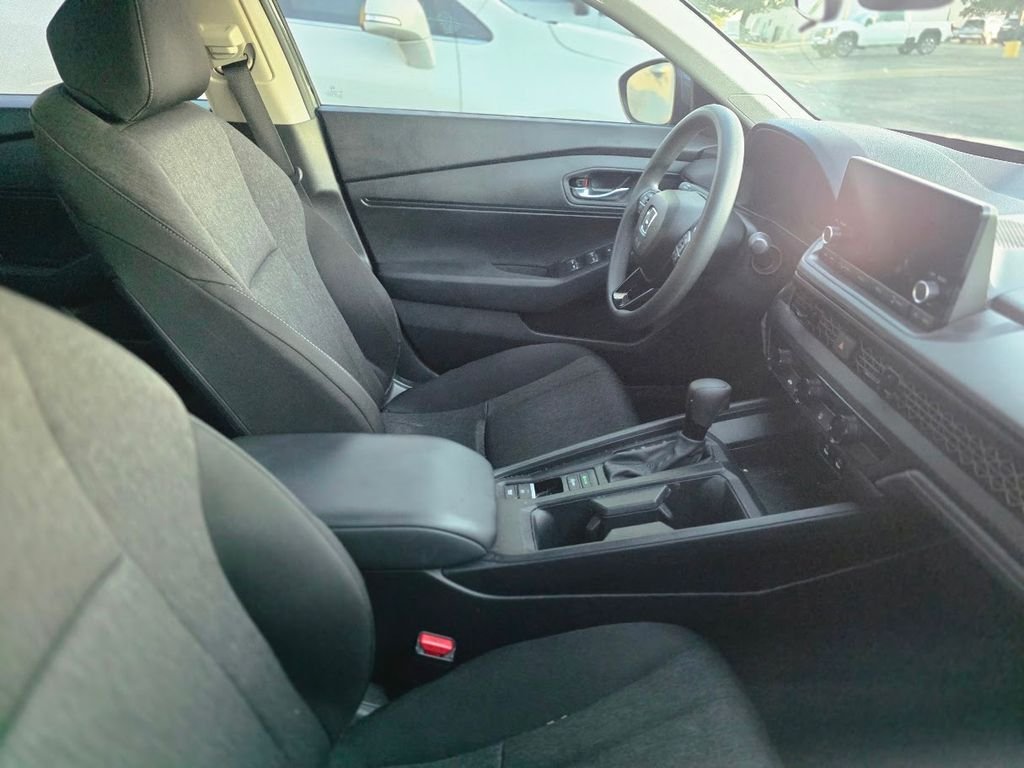 Used 2025 Meteorite Gray Metallic Honda LX image 5