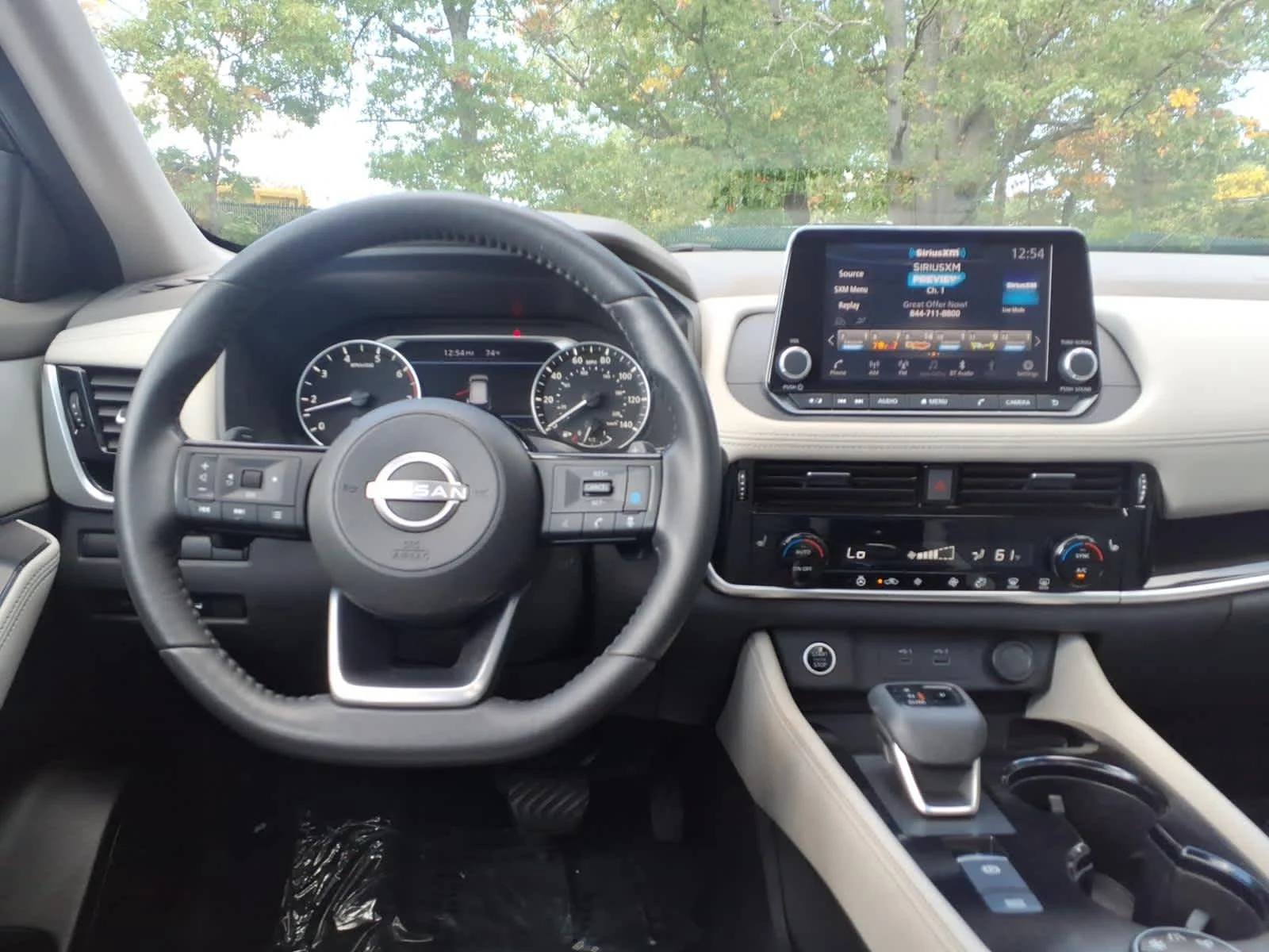Certified Used 2023 Pearl White Tricoat/Super Black Nissan SL image 14