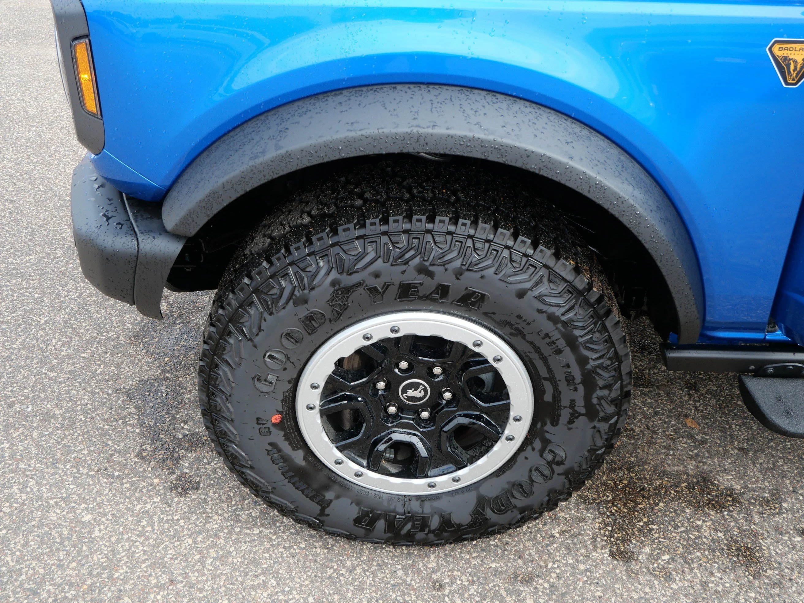New 2026 Velocity Blue Metallic Ford Badlands image 15