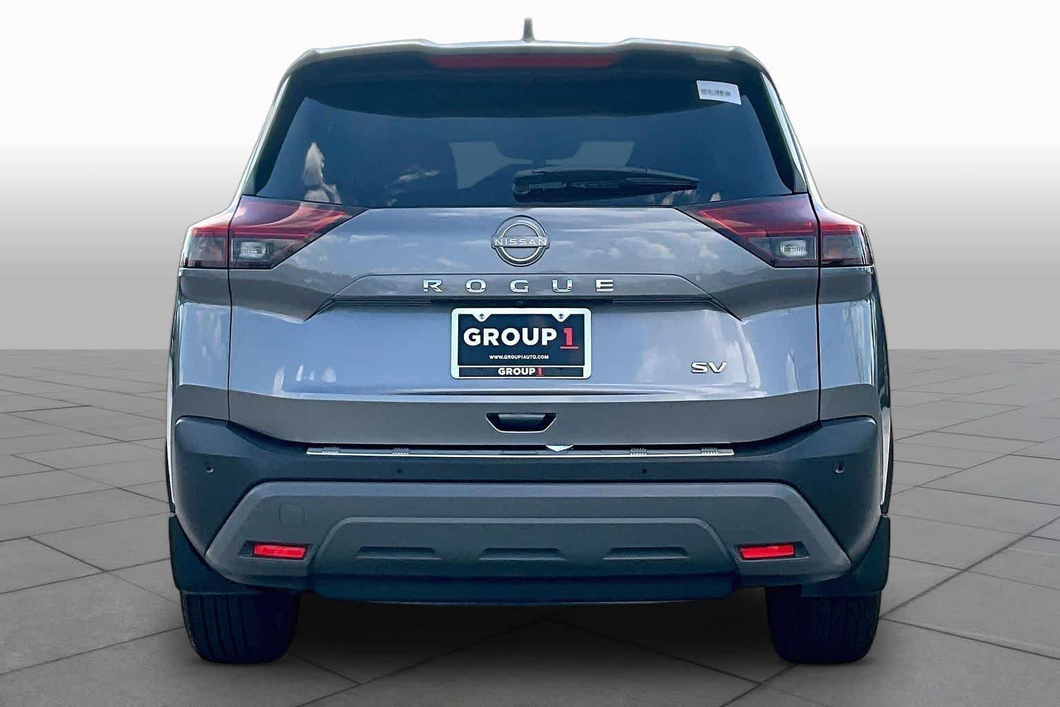 Used 2023 Gun Metallic Nissan SV image 5